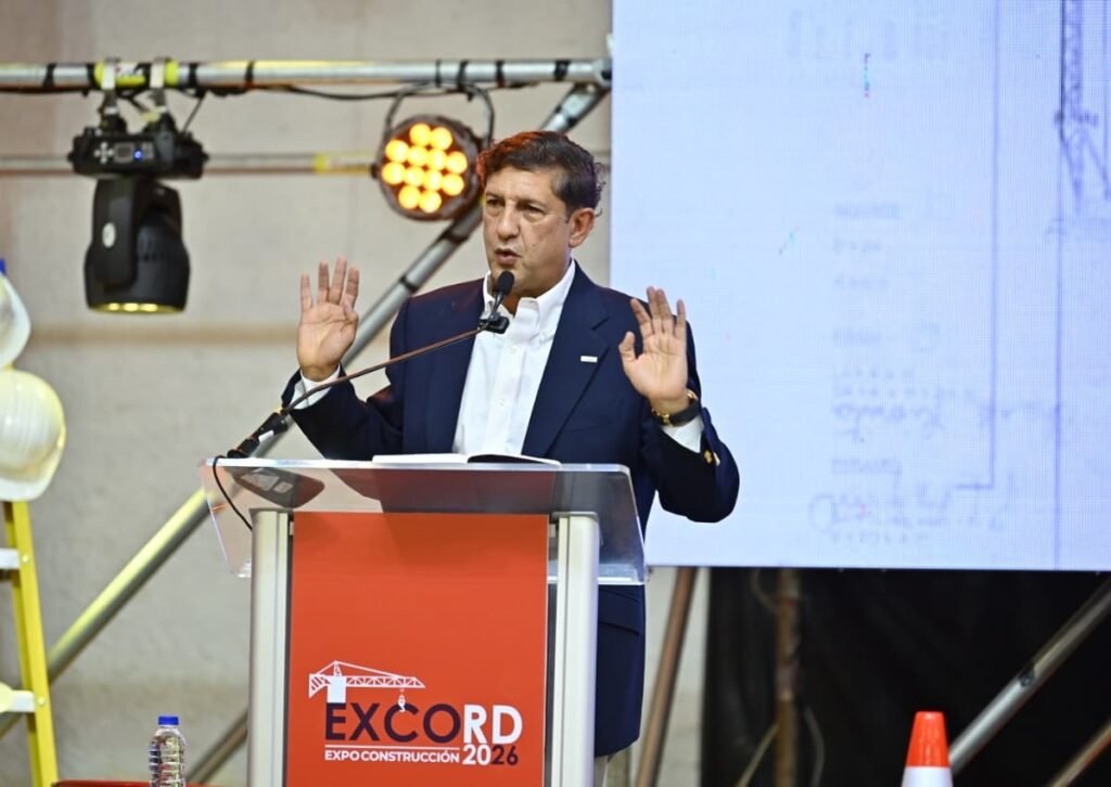 Manuel Estrella sitúa el agua y la movilidad entre los grandes retos de Santiago