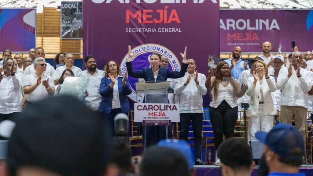 Carolina Mejía lleva a San Cristóbal acto del PRM y reafirma su apuesta por la estructura oficialista