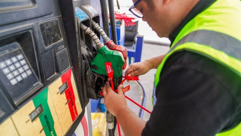 Gobierno atribuye a factores externos el alza de los combustibles en medio de presión por explicaciones