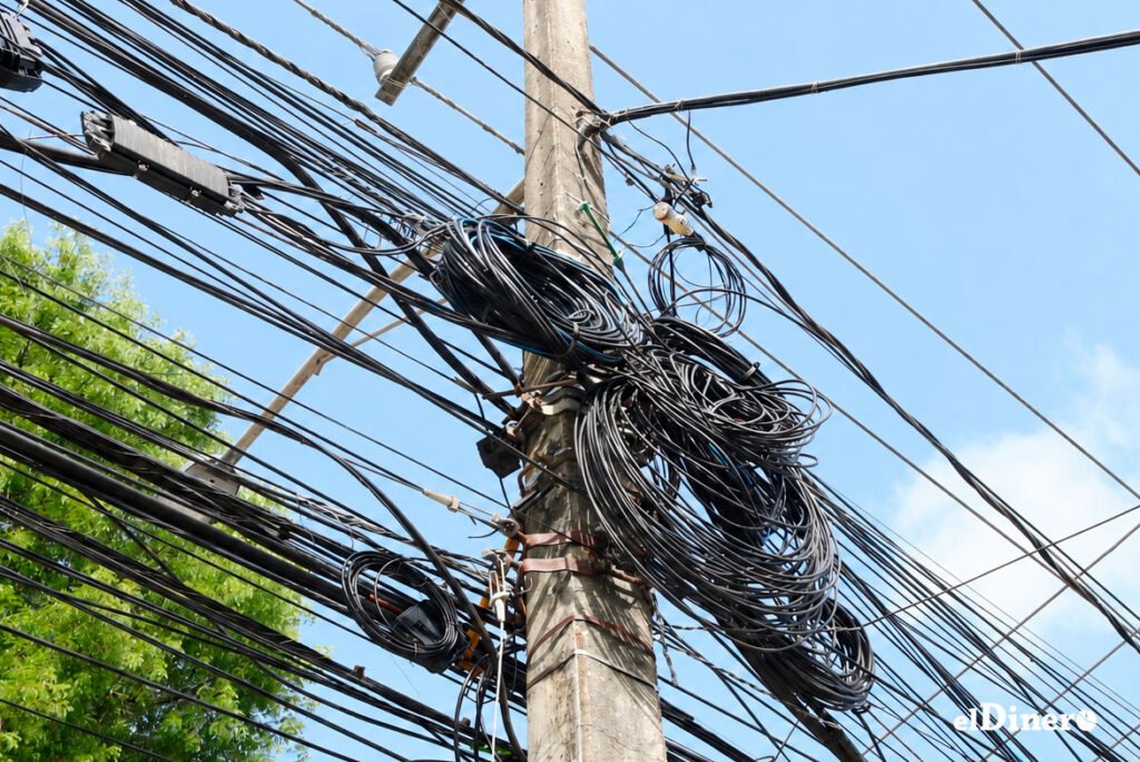 Soterrar cables en Santo Domingo choca con límites urbanos y falta de coordinación