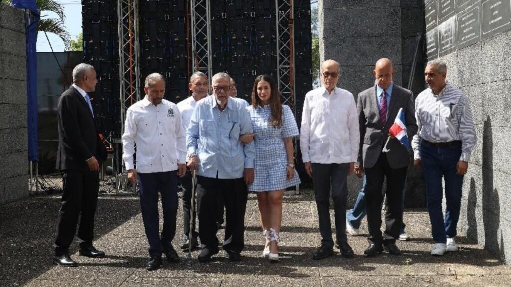 Memoria democrática y homenaje a los expedicionarios de 1959 reúnen a autoridades y sociedad civil