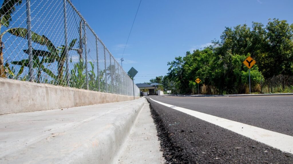Abinader entrega carretera en Santiago y EGEHID señala que obras en la Sierra avanzan por etapas