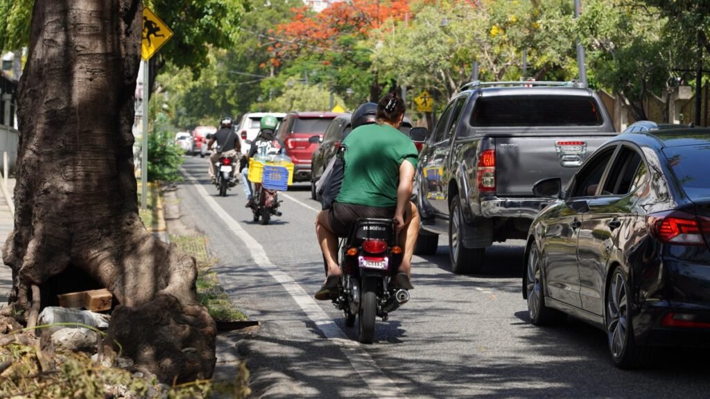 Ciclovía de la Bolívar es cuestionada por escaso uso de ciclistas y falta de control