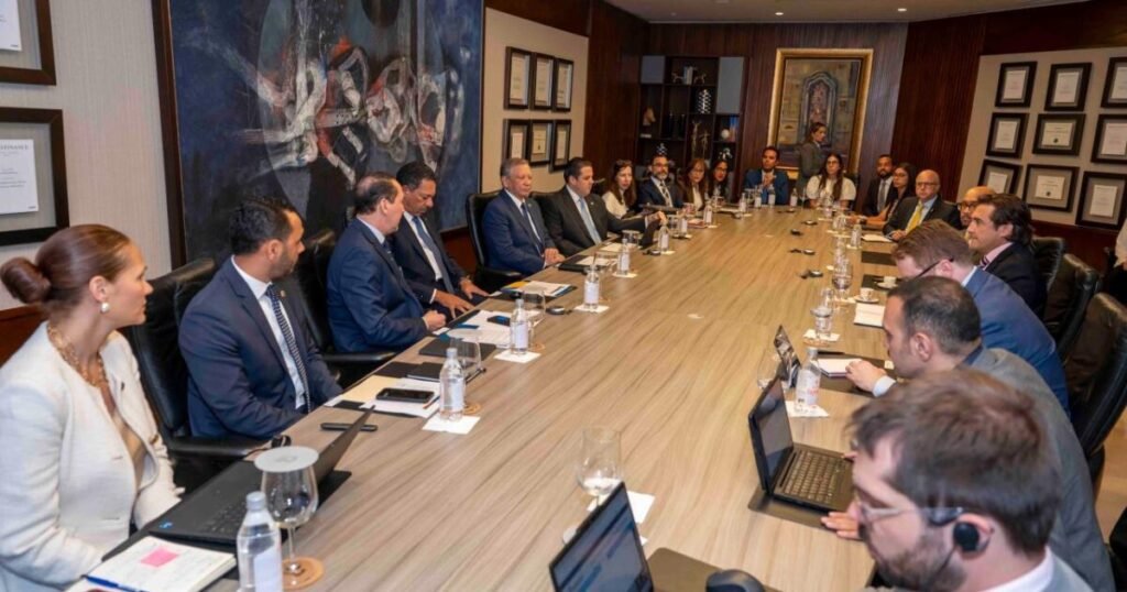 FMI y Banreservas revisan retos de la economía dominicana y del sistema financiero