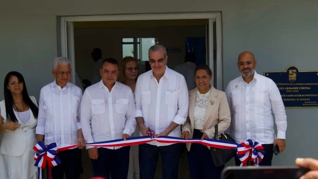 Abinader entrega obras en Sánchez Ramírez y resalta un hospital reclamado durante 23 años