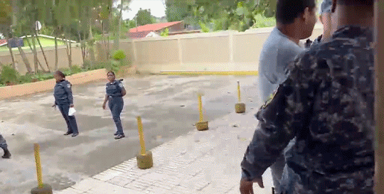 Mantequilla aparece con camiseta gris en su traslado a Monte Plata y vuelve al centro del caso