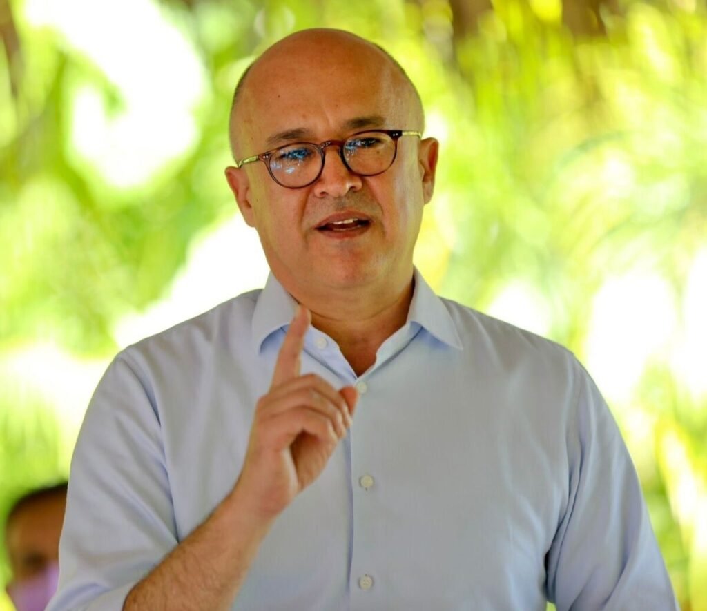 Domínguez Brito cuestiona que la modernización fiscal comience con más presión tributaria