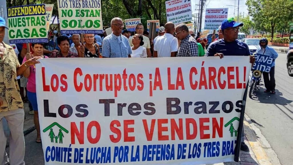 Marcha en Los Tres Brazos expone reclamos sin resolver; por títulos, apagones y obras pendientes