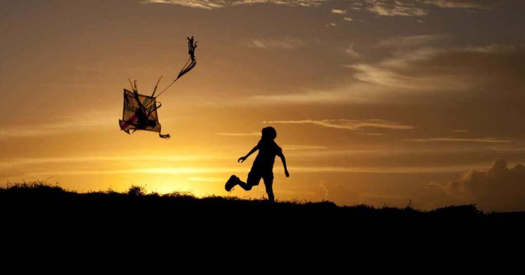 Dos niños quedan graves en Higüey tras una descarga al volar chichiguas