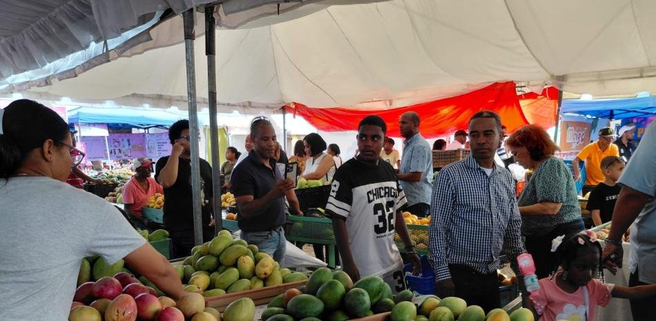 Ministro destaca el montaje de la Feria del Mango y reafirma el respaldo oficial al sector agrícola