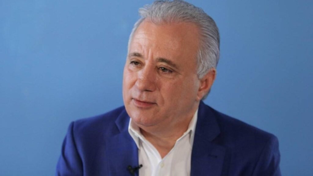 Senador independiente vuelve a poner en debate reformas pendientes y su costo social