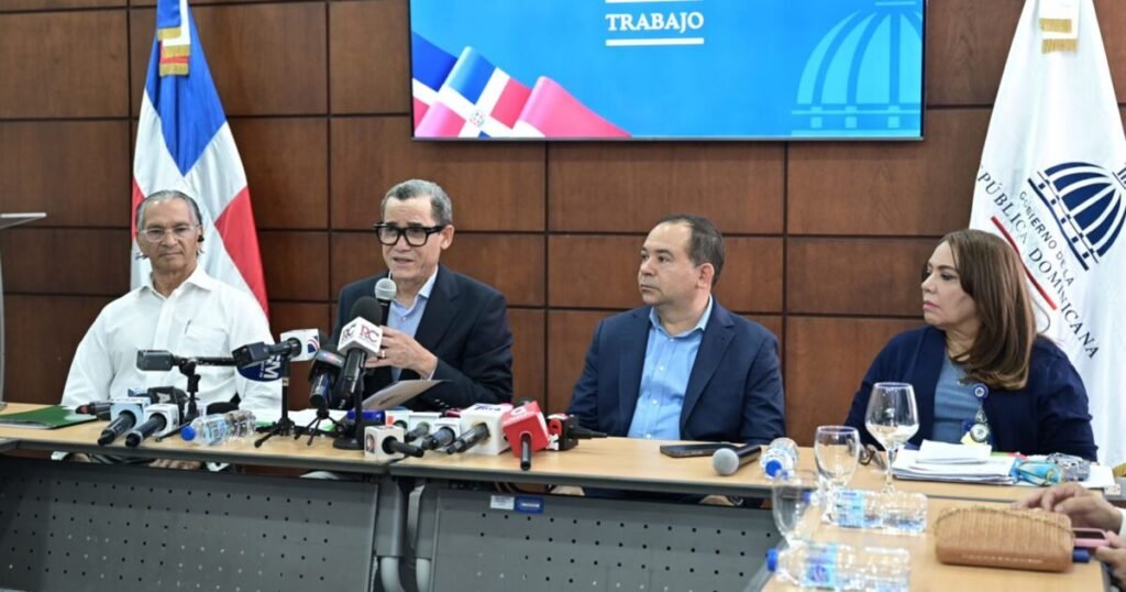 Trabajo obliga a empresas a adaptar botiquines y sumar DEA en seis meses