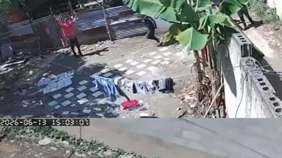 Video en La Vega deja a la Policía bajo escrutinio por disparar a un hombre con las manos arriba
