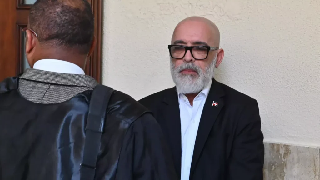 Posponen para el 22 de julio el juicio contra Ángel Martínez, que llegó sin abogado a la audiencia