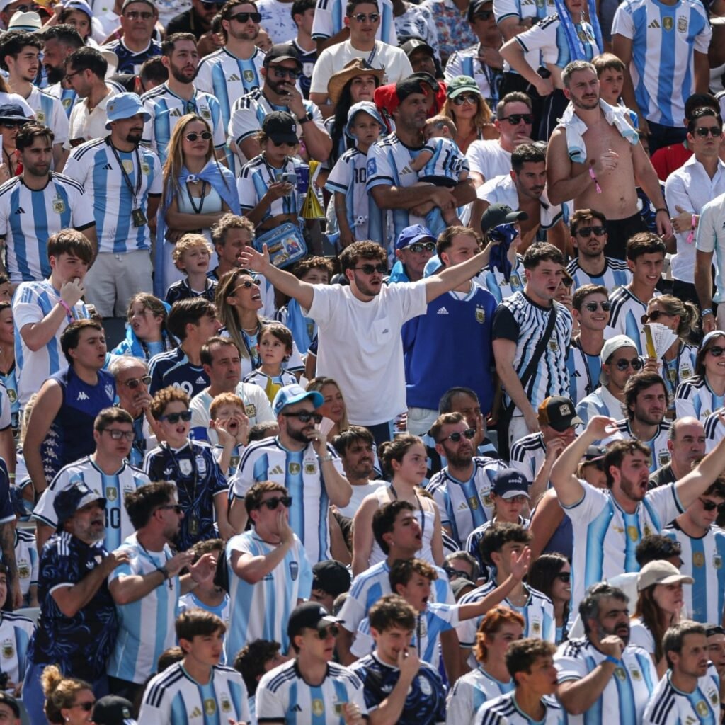 Messi y la final disparan una jornada de fiesta que altera la vida cotidiana en Buenos Aires