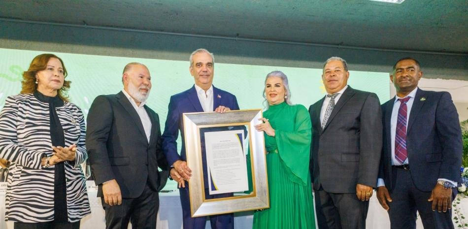 Abinader admite presión sobre servicios en Santiago mientras vuelve a prometer obras ante el avance desordenado