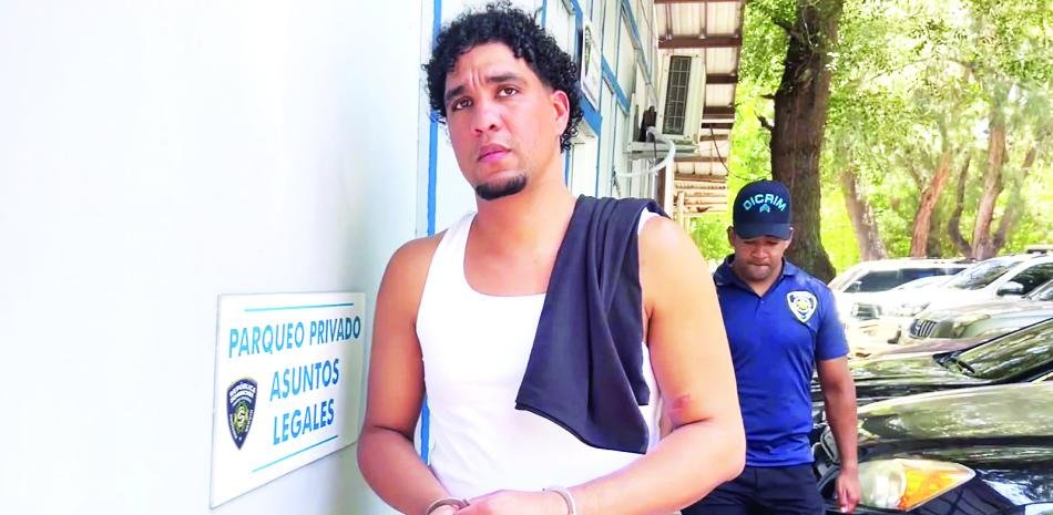 ‘El Mello’ vuelve al país extraditado desde España por el doble crimen de Santiago