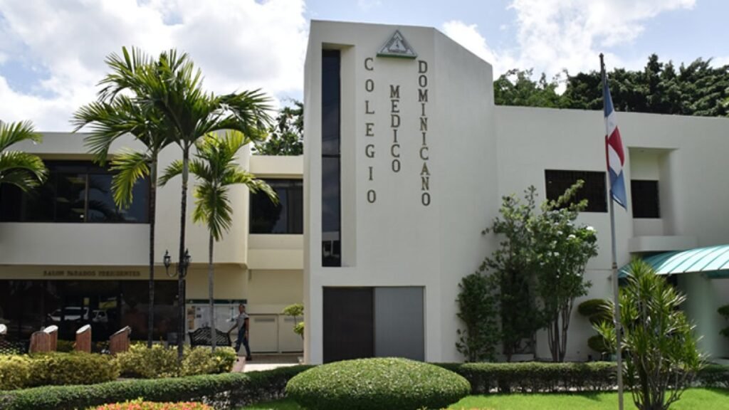 CMD mantiene paro y denuncia atropello en arresto de dos médicos en La Vega