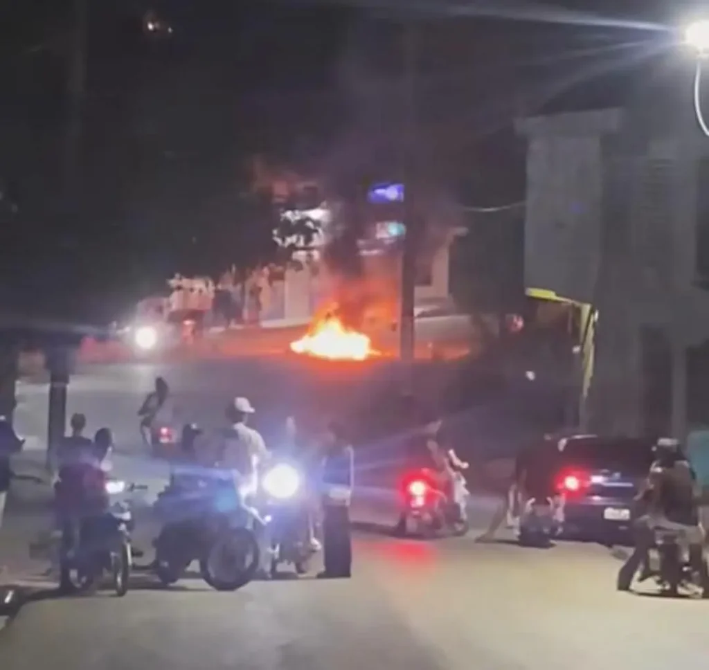 Protesta en El Seibo tras la muerte de un joven en un retén policial sacude varios barrios