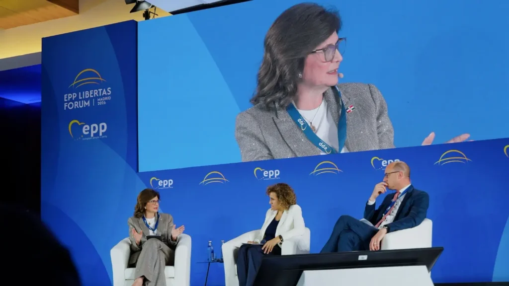 Peña advierte en Madrid que la corrupción mina la democracia y eleva la presión sobre el Gobierno