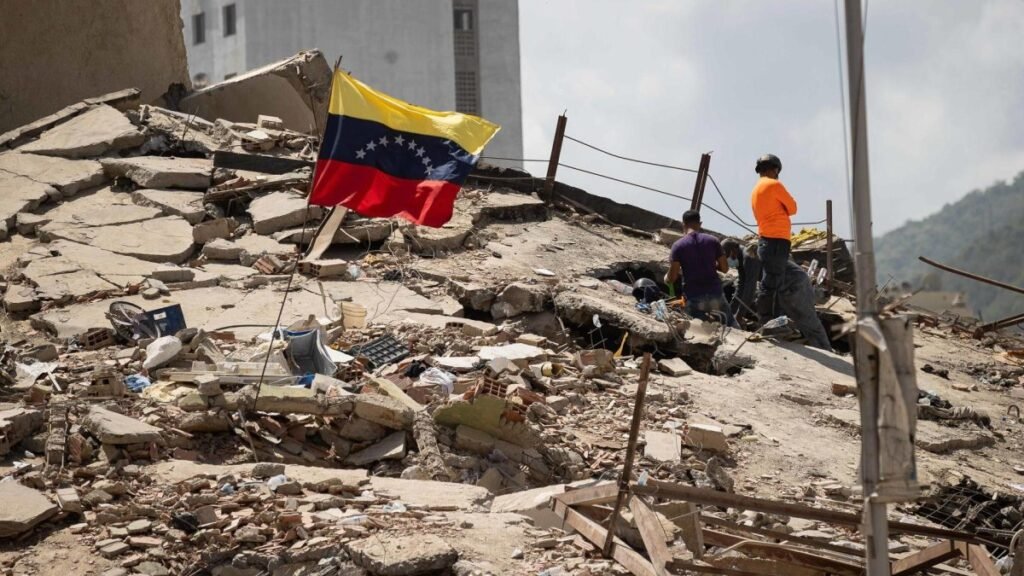 Sube a 5.119 la cifra de muertos en Venezuela y la emergencia mantiene a miles fuera de sus hogares