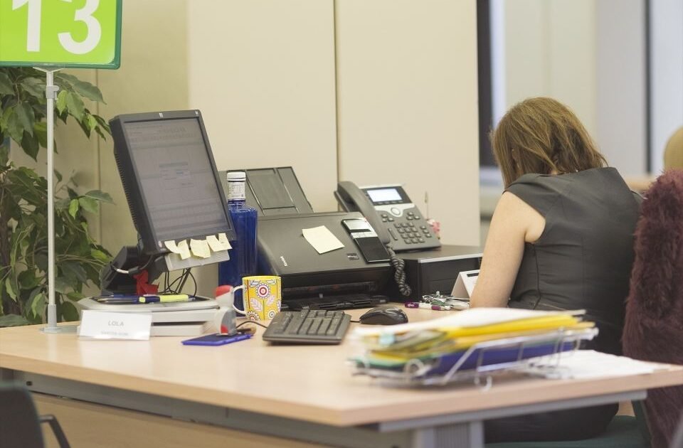 La IA acelera el relevo laboral y dispara la alerta por el auge del ‘trabajador centauro’