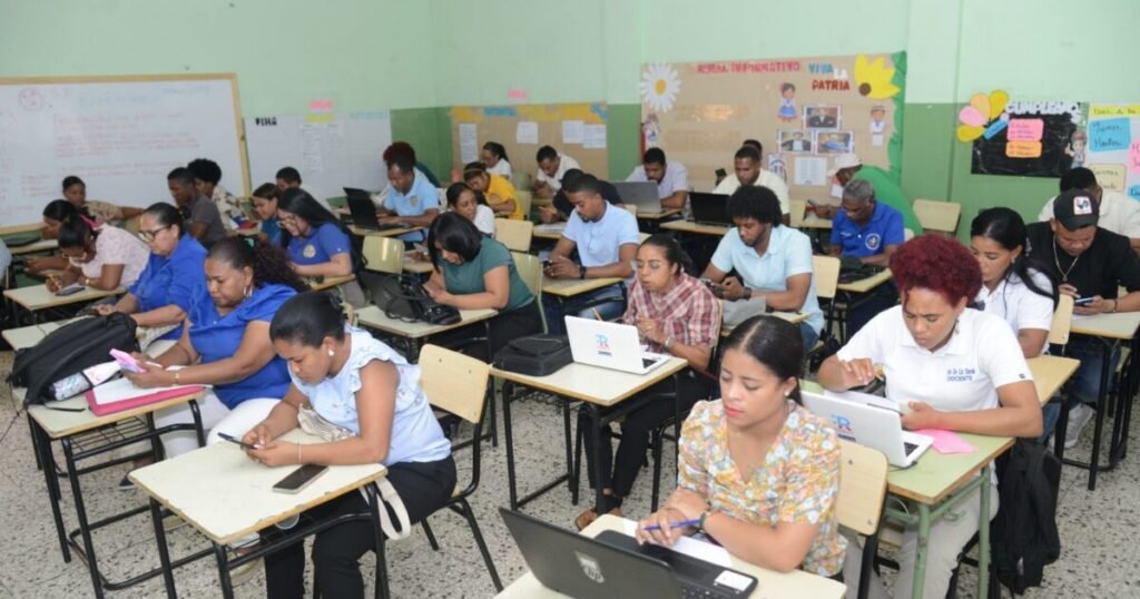 Más de 40 mil maestros se forman con INAFOCAM y crece la exigencia de ver resultados en las aulas
