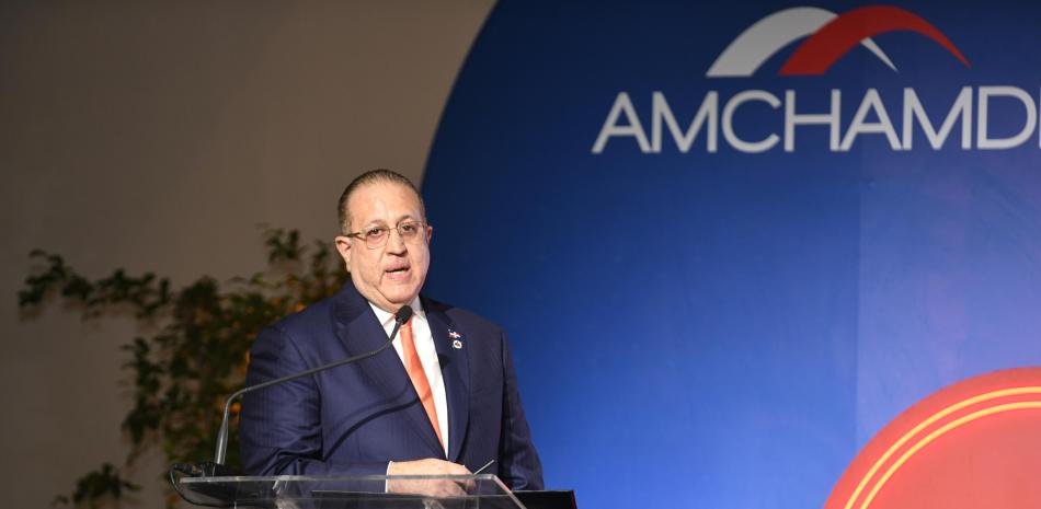 Magín Díaz dice que la economía creció 4.2% y señala la distancia entre las cifras oficiales y la calle