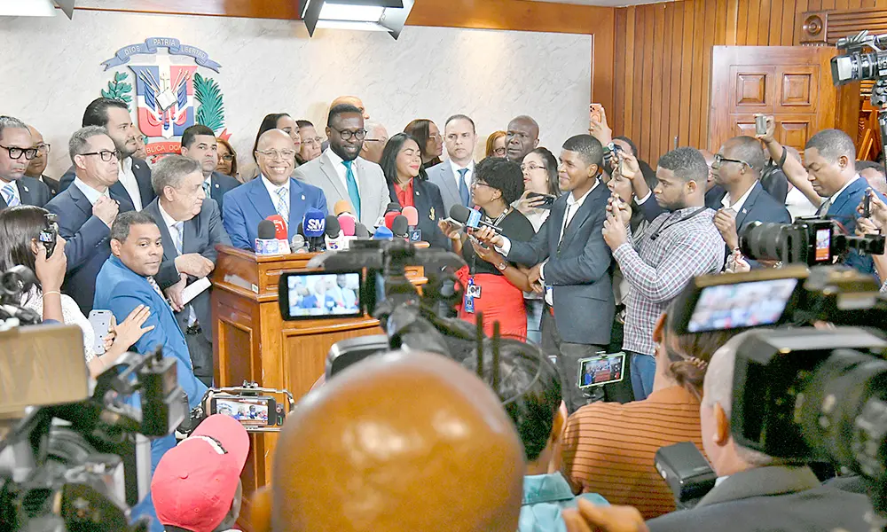 PRM recibe presión en el Congreso por leyes apresuradas, promesas incumplidas y críticas crecientes