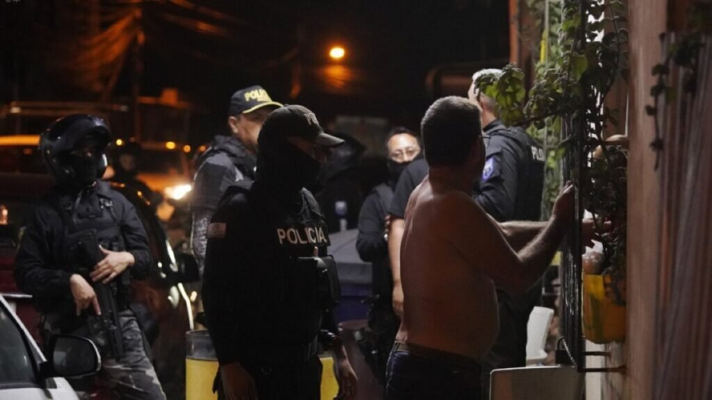 Ecuador vive un clima de silencio político mientras aumentan las agresiones a periodistas
