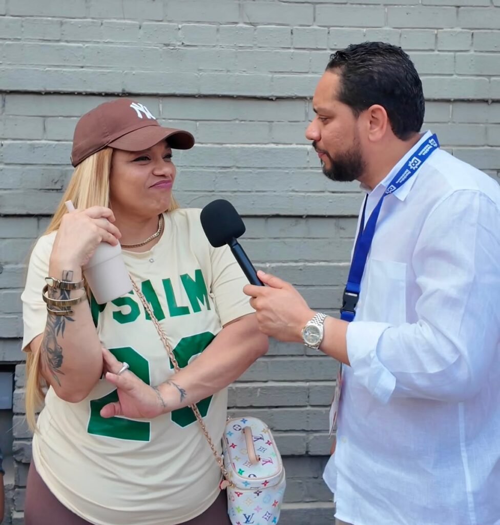 Promoción de servicio funerario en la Gran Parada del Bronx expone el costo social que sigue cargando la diáspora dominicana