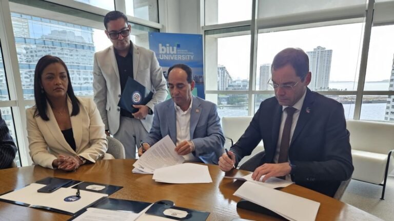 Convenio del Consulado en Miami: 150 becas y reabre el debate sobre resultados concretos para la diáspora