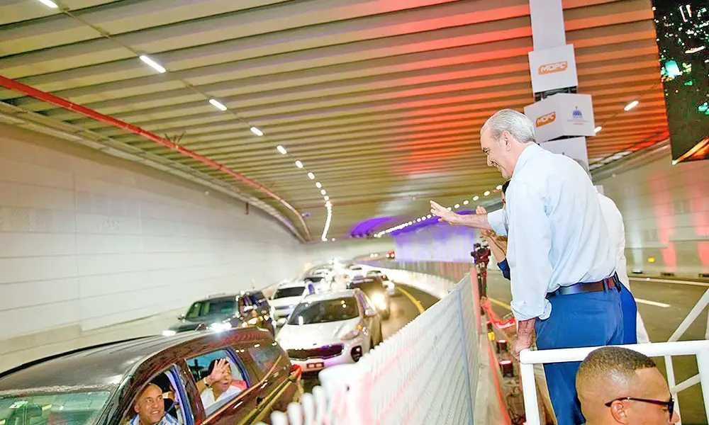 Abinader inaugura el túnel de Plaza de la Bandera y abre debate sobre una obra de RD$3,300 millones