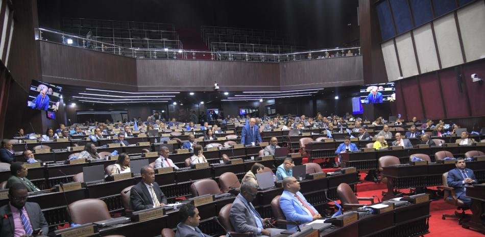 Diputado del PRM impulsa nueva división electoral en La Altagracia mientras reformas clave siguen al borde de caducar