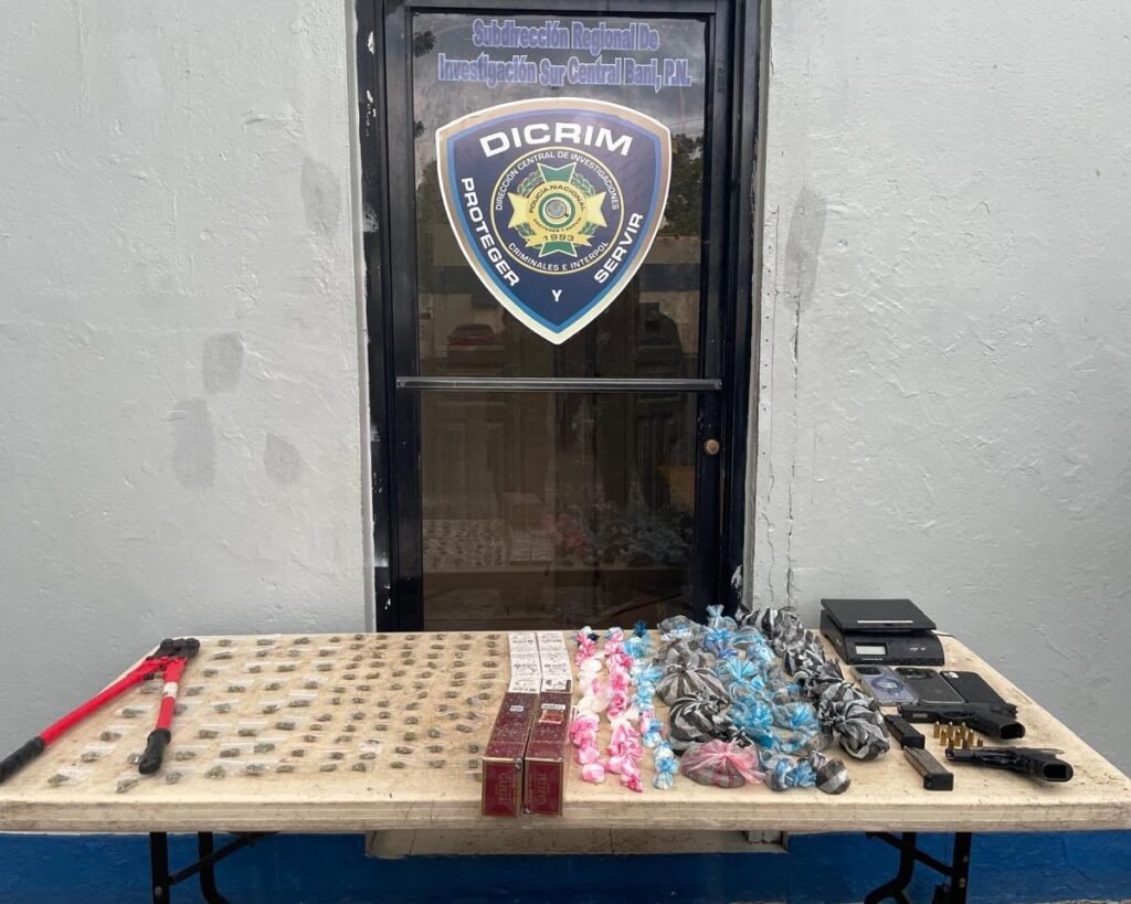 Baní: arrestan a ‘El Lechero’ y ocupan armas, drogas y cigarrillos de contrabando