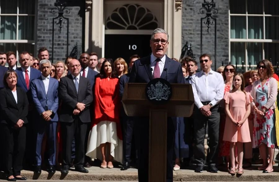 Starmer sale de Downing Street tras perder respaldo y: abierto el examen sobre su balance de dos años