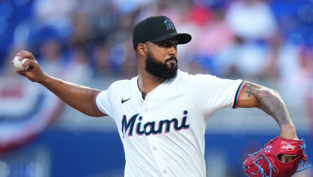 Sandy firma otra apertura sólida, pero los Marlins vuelven a pagar la falta de respaldo