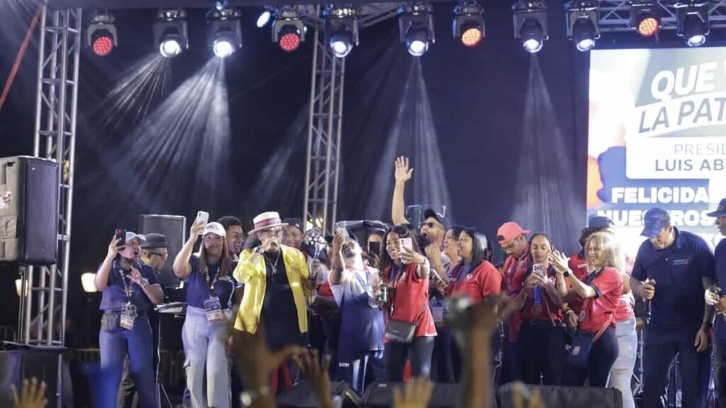 Malecón celebra logros dominicanos con concierto y caravana, entre fiesta oficial y reclamo ciudadano