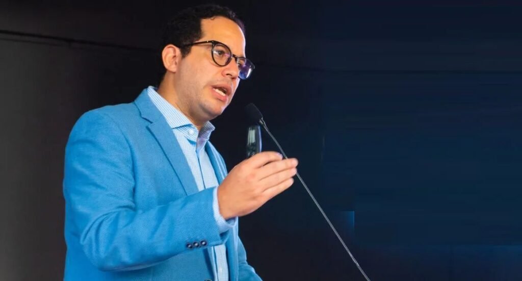 Freund niega aspirar a la Secretaría de Organización del PRM y corta la versión que lo colocaba en ese puesto