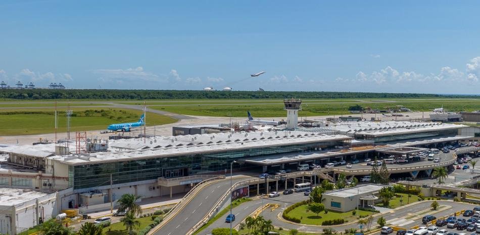 Aerodom suma rutas y frecuencias desde el AILA, pero crece la presión para medir su impacto real