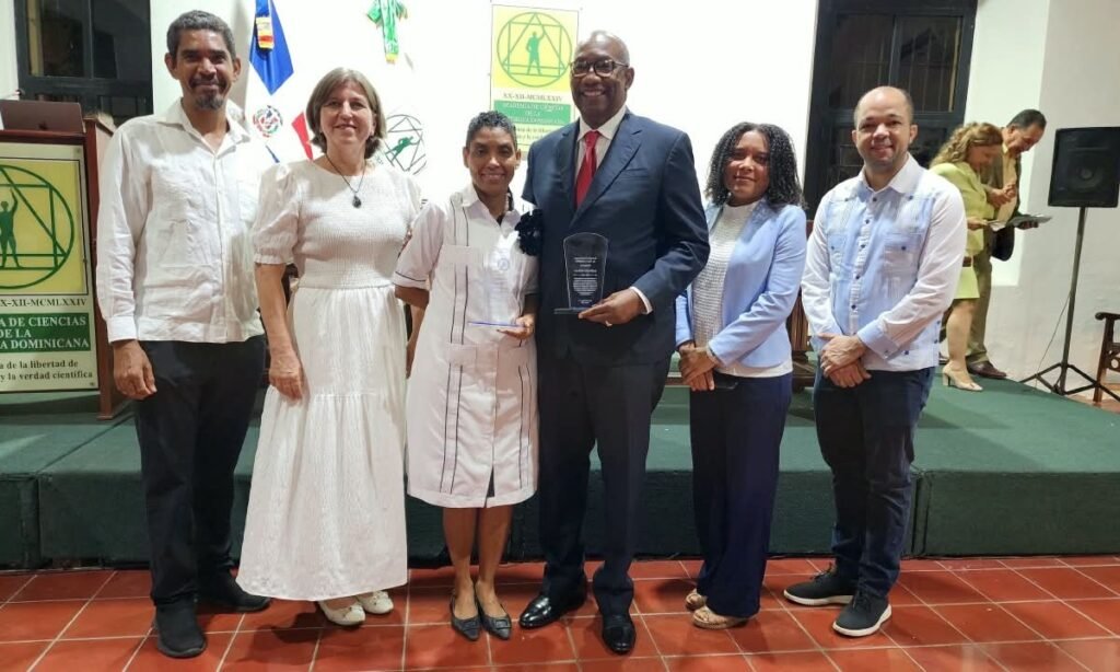 SoDoFi distingue a Editrudis Beltrán y formaliza el Día Nacional del Físico
