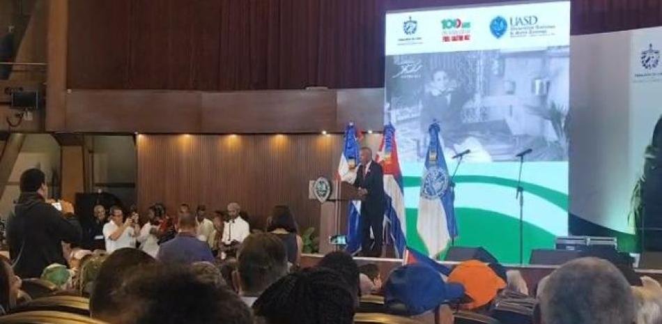 Embajador cubano en RD esquiva la crisis y promete que su país no hará daño