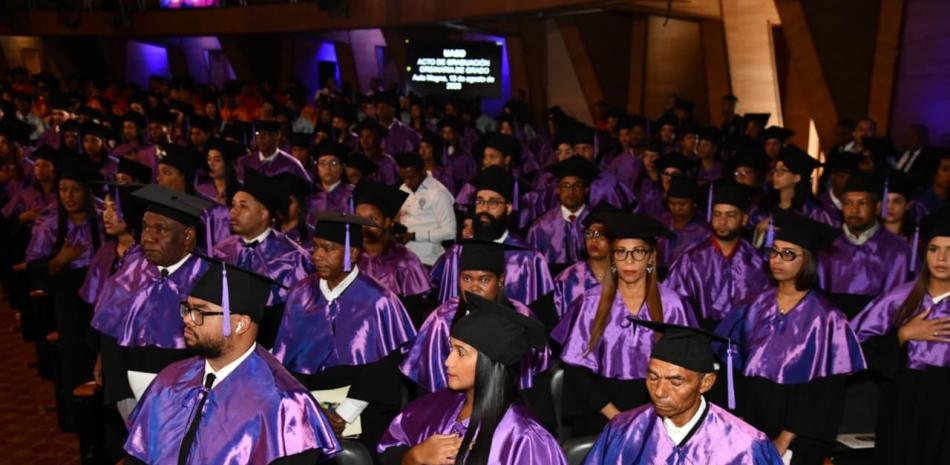 UASD gradúa 716 profesionales y reabre la exigencia de que el esfuerzo estudiantil se traduzca en oportunidades reales