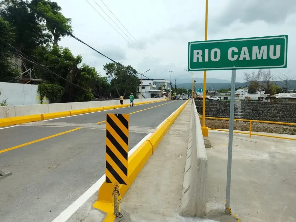 Puente Antonio Guzmán ya está abierto sobre el río Camú y restablece la conexión en La Vega