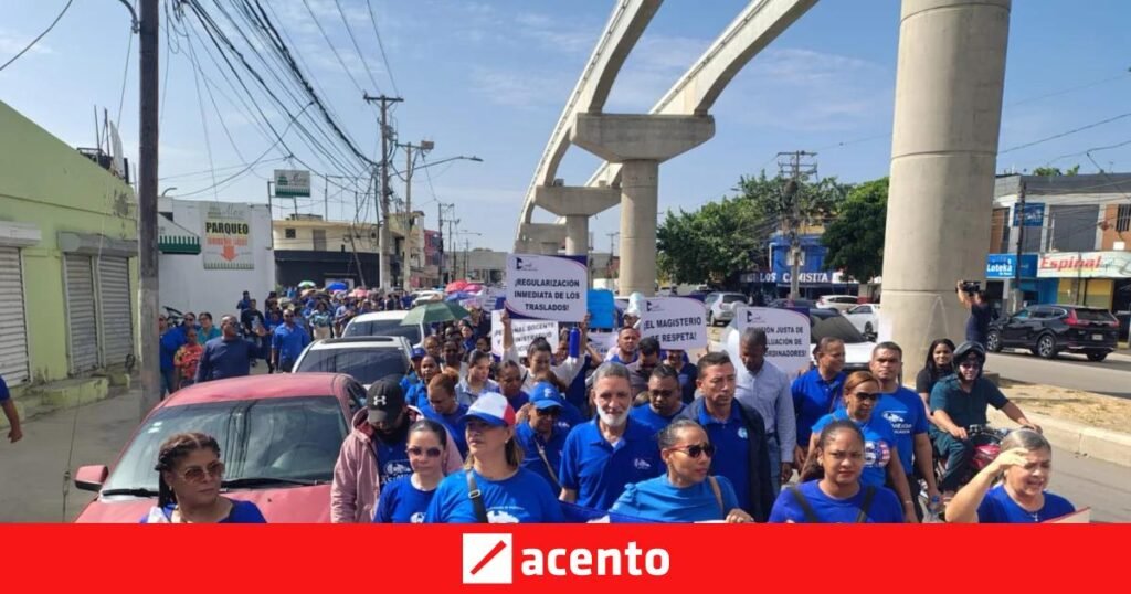 Santiago inicia el año escolar con miles de alumnos sin cupo y planteles aún a medias