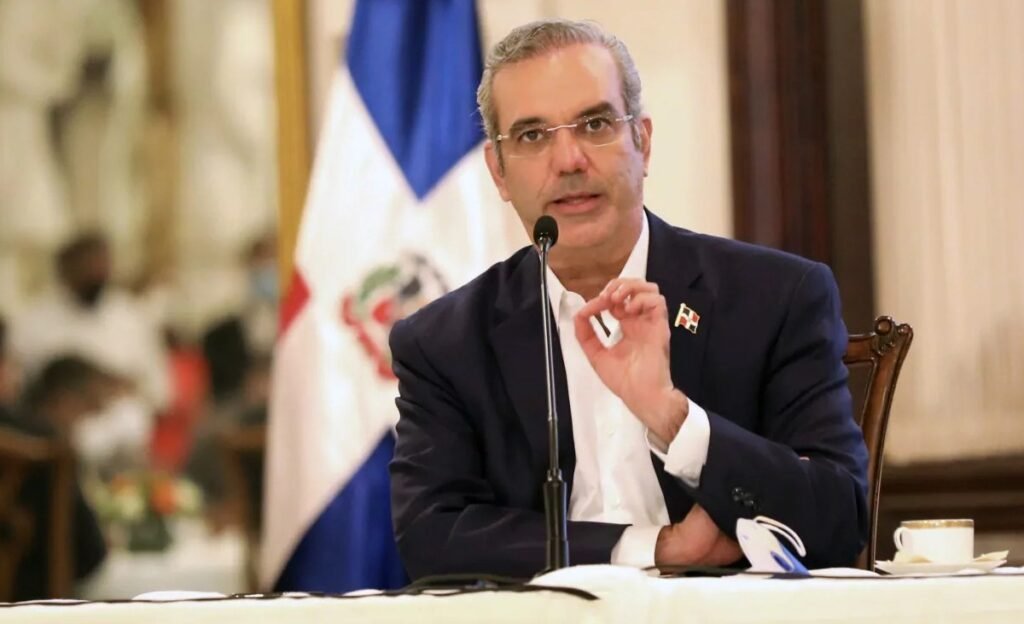 Abinader dice que nadie está por encima de la ley y pone el foco en el control del poder