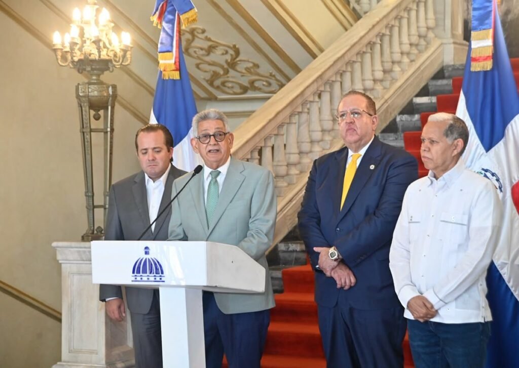 Presupuesto 2027 admite presión fiscal: Gobierno deberá buscar RD$526,000 millones para cubrir déficit y deuda vencida