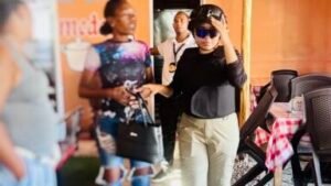 Redada en San Cristóbal deja 21 arrestos y reaviva cuestionamientos sobre la supervisión comercial