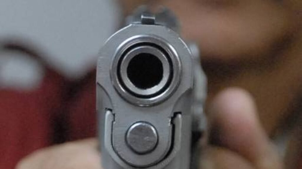Muere adolescente de 14 años por disparo atribuido a raso policial; familia cuestiona cómo se manejó el cuerpo