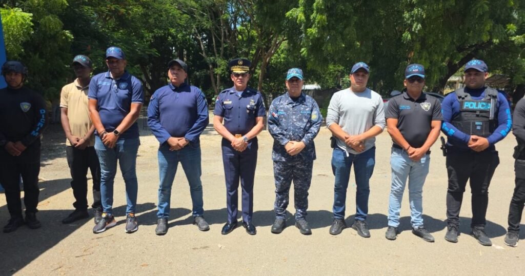 Policía reafirma su ofensiva contra el delito en visita a San Francisco de Macorís